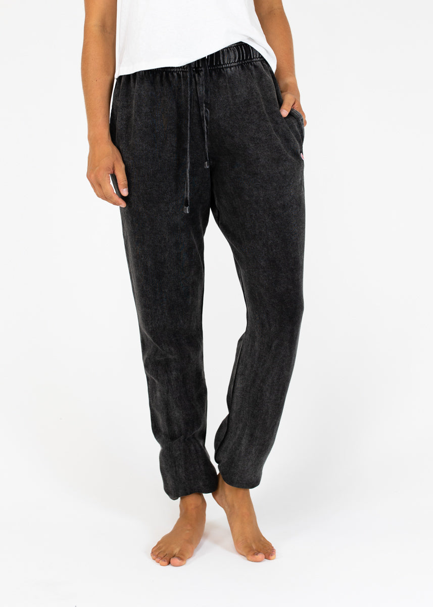Black Mineral Wash