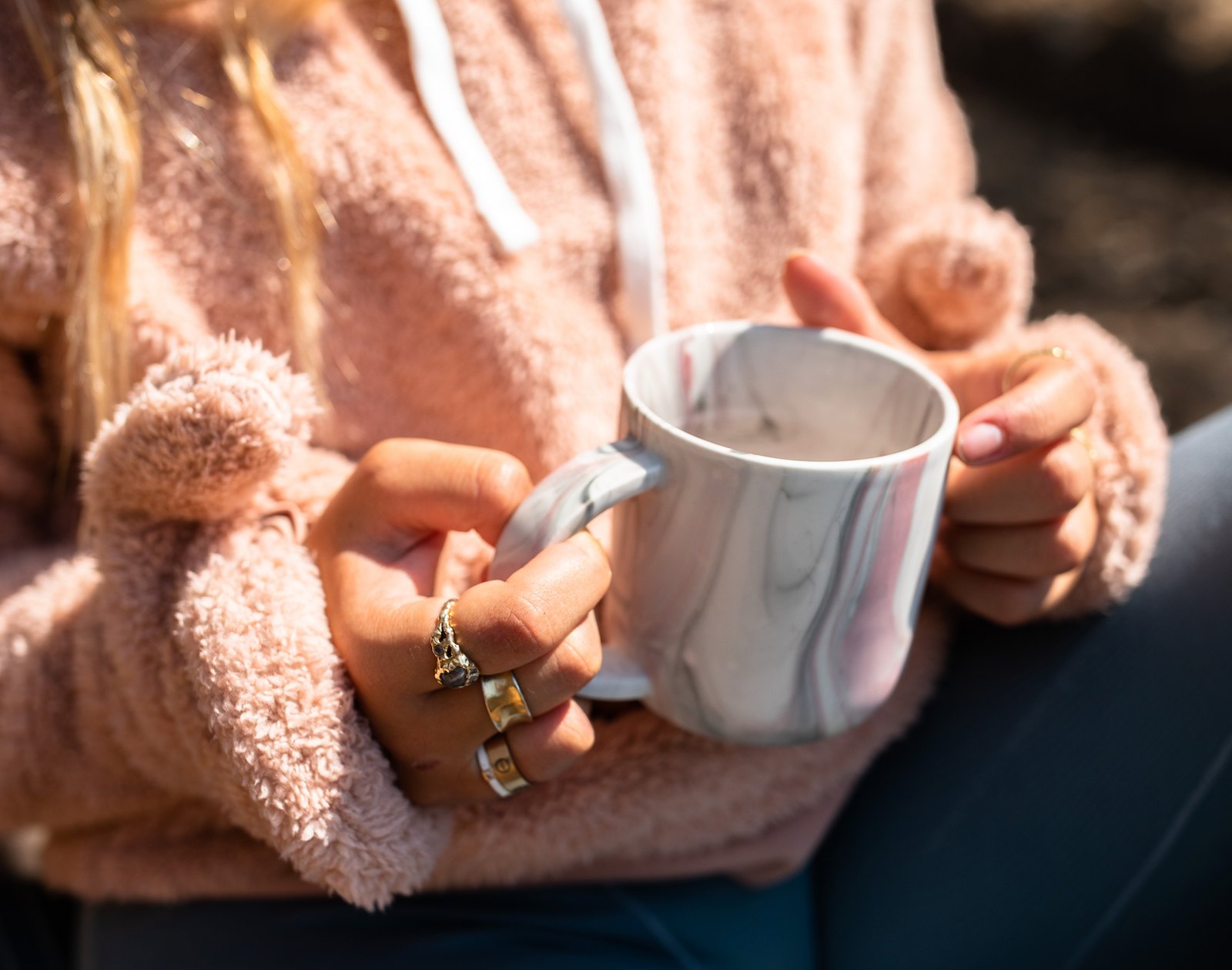 Fluffy sweatshirt with gloves